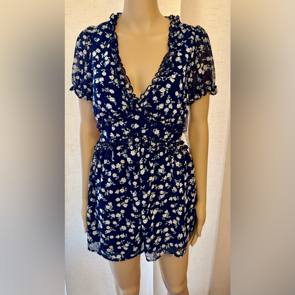 NWTs Romper, Trixxi navy blue floral Sz S